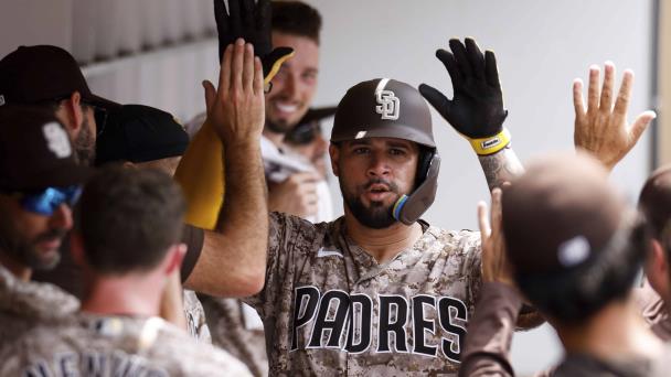 Padres barren a Rangers con victoria de 5-3 de la mano de Gary Sánchez y Snell