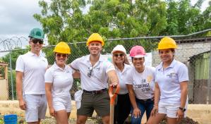 Fundación estadounidense construye centro tecnológico en un Batey de SPM