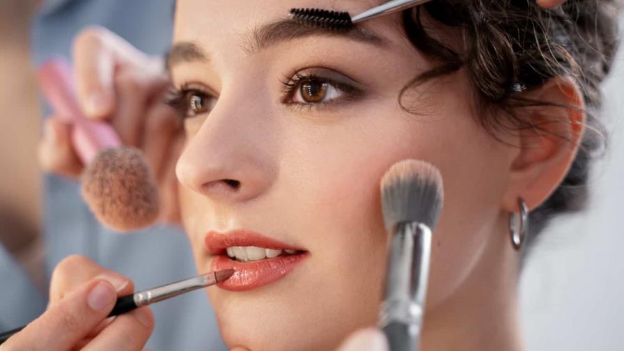 Los secretos del maquillaje para lograr un look elegante y sofisticado Los secretos del maquillaje para lograr un look elegante y sofisticado