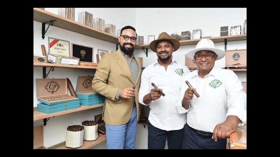 “Humos Cigar Lounge” abre sus puertas  en Santiago