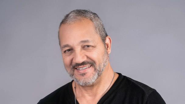 Richard Douglas deplora vulgaridad en los medios de comunicación audiovisuales y en la música