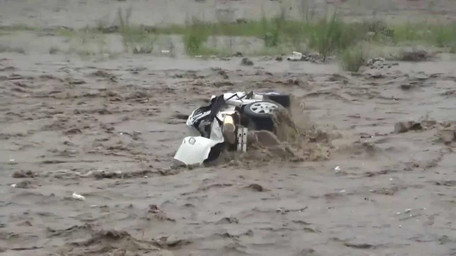 Impactantes imágenes del rescate de un conductor atrapado por las inundaciones en China