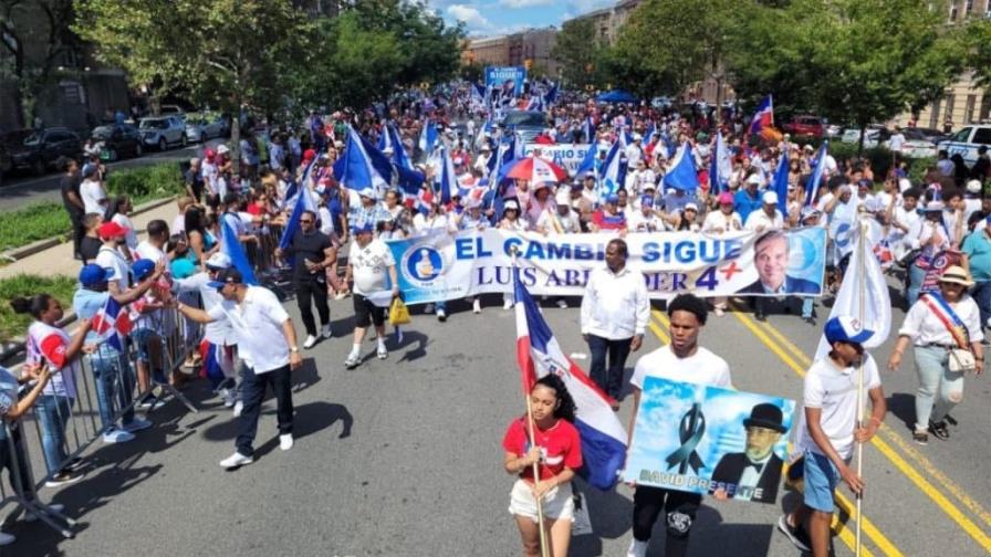 Piden reelección del presidente Abinader en la Gran Parada Dominicana de El Bronx
