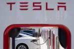 EEUU abre investigación de seguridad tras quejas de conductores de Tesla