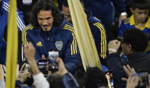 Uruguayo Cavani recibido como ídolo en Boca que sueña con la Libertadores