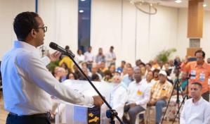 Periodista Jhonatan Liriano lanza sus aspiraciones a diputado en SDE
