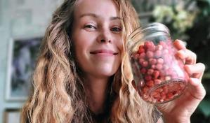 Muere la influencer Zhanna Samsonova, quien llevaba una dieta extrema basada en frutas