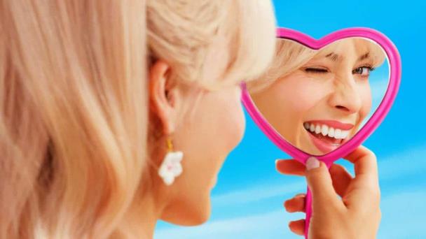 Barbie: la muñeca que pintó el mundo de rosa sin serlo