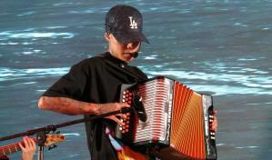 Santa Fe Klan aborda el dolor y el amor en su álbum “Todo”