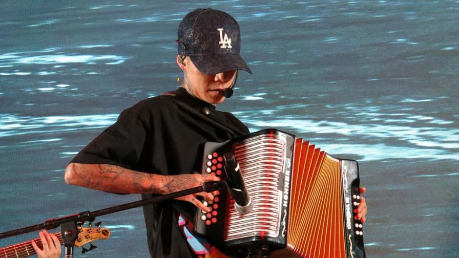 Santa Fe Klan aborda el dolor y el amor en su álbum “Todo”