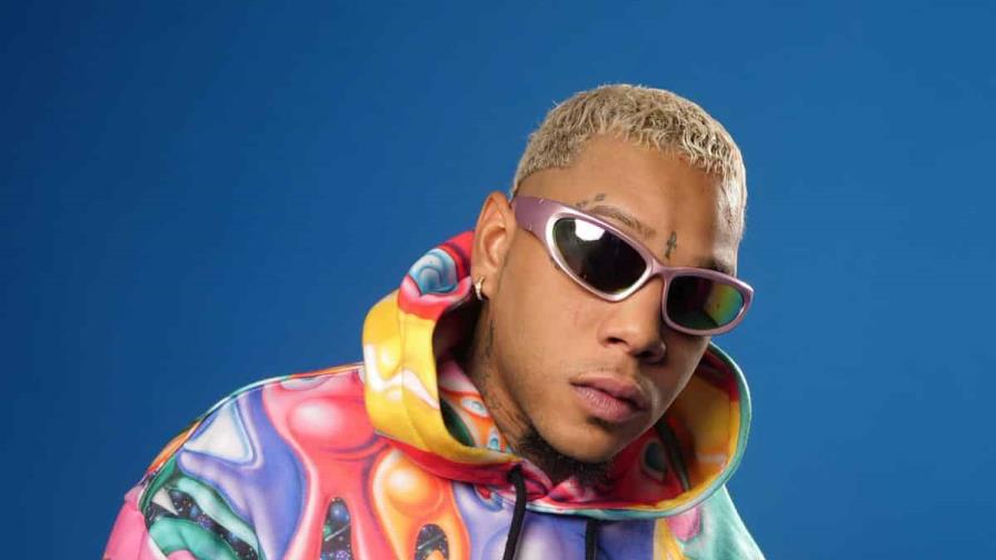 Yomel El Meloso presenta su nuevo sencillo Son Santos Yomel El Meloso presenta su nuevo sencillo Son Santos