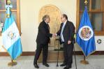 Secretario general de la OEA supervisa inicio de transición presidencial en Guatemala