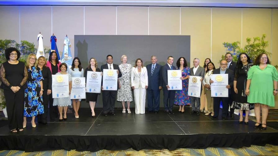 Ministerio de la Mujer y el PNUD reconocen 7 instituciones con el Sello Igualando RD para el Sector Público Ministerio de la Mujer y el PNUD reconocen 7 instituciones con el Sello Igualando RD para el Sector Público
