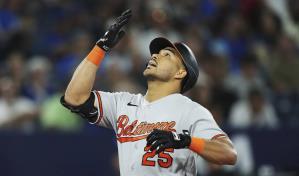 Santander pega su 2do grand slam; Baltimore vence con facilidad a los Azulejos