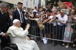 El papa Francisco llega a Lisboa, donde pide que Europa construya puentes para la paz El papa Francisco llega a Lisboa, donde pide que Europa construya puentes para la paz