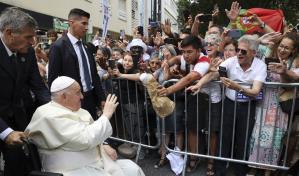 El papa Francisco llega a Lisboa, donde pide que Europa construya puentes para la paz