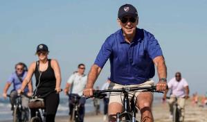 Silencio en la Casa Blanca sobre Trump y Biden de vacaciones en la playa