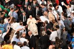 Los jóvenes se vuelcan en la calle con el papa en Portugal Los jóvenes se vuelcan en la calle con el papa en Portugal