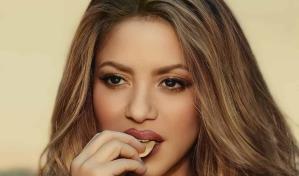 Shakira canta Ven, devórame otra vez en nuevo comercial