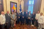 Presidente Luis Abinader recibe una comisión de Adopae en el Palacio Nacional Presidente Luis Abinader recibe una comisión de Adopae en el Palacio Nacional