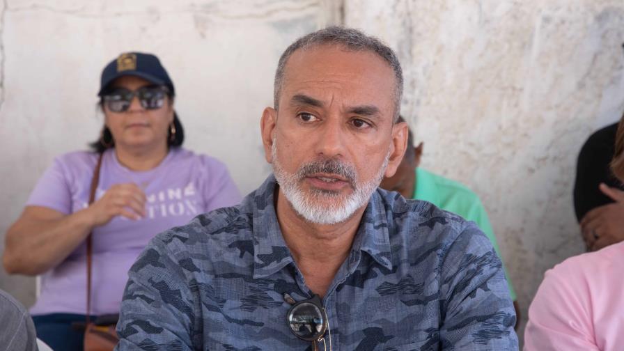Vecinos de Costa Azul denuncian abandono del alcalde José Andújar