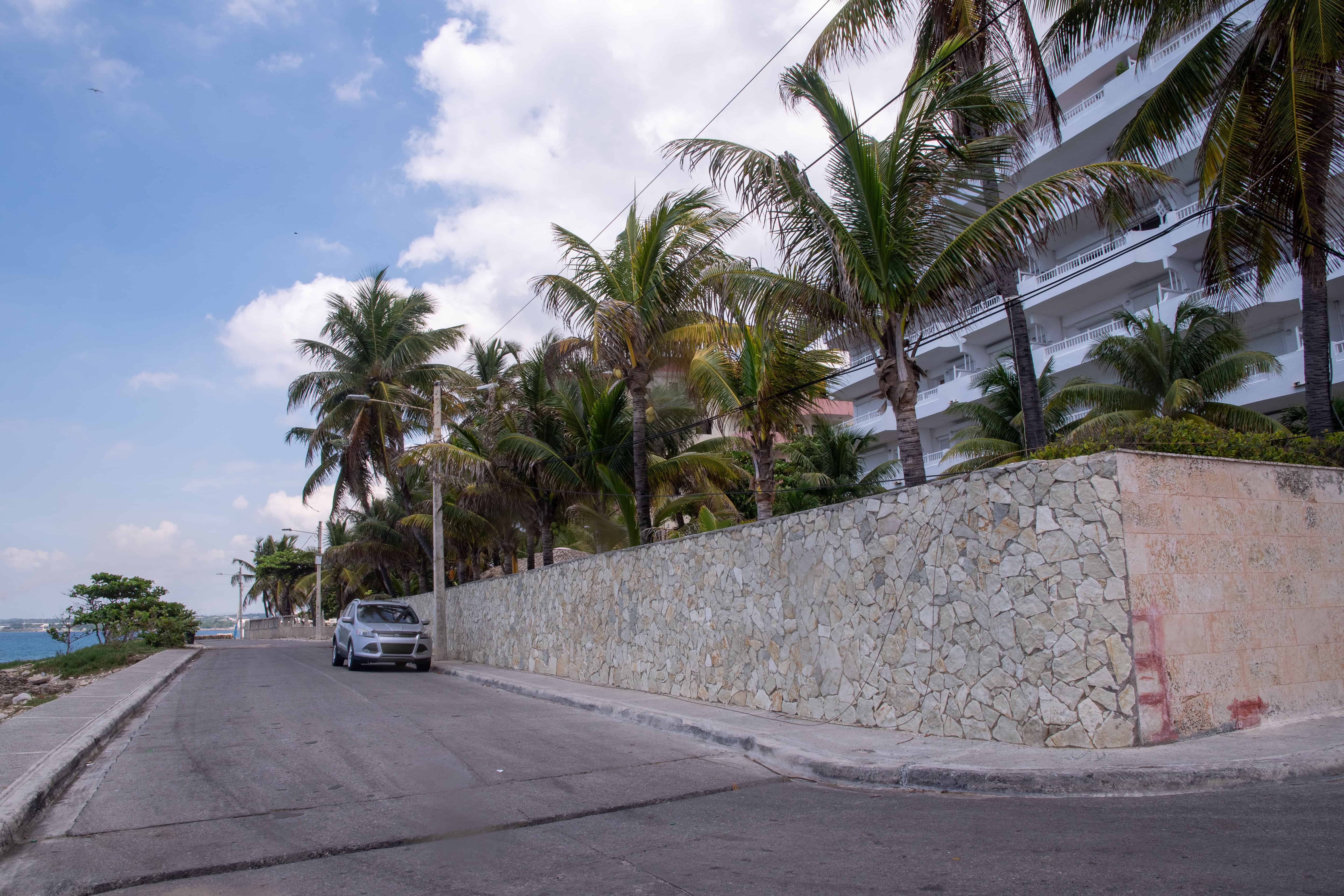 Los vecinos tienen que barrer las calles porque  la Alcaldía no lo hace, dicen, residentes