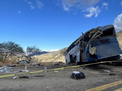 México: Accidente de autobús con migrantes deja 17 muertos