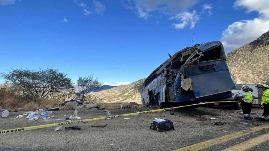 Dominicanos entre pasajeros de autobús accidentando que dejó al menos 18 muertos en México
