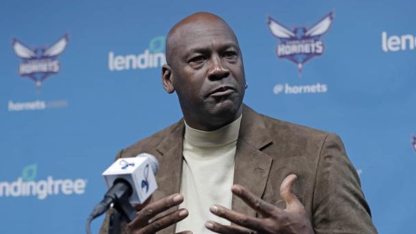 Michael Jordan completa la venta de los Hornets de Charlotte