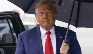 Trump afirma tras la lectura de cargos que lo que le pasa es una persecución política