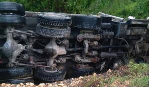 Choque entre dos camiones deja heridos en carretera de Miches