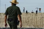 Agentes de patrulla fronteriza cometen abusos contra migrantes, según ONG