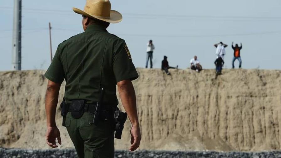 Agentes de patrulla fronteriza cometen abusos contra migrantes, según ONG