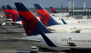 Arrestan a pasajero en vuelo de Delta que atacó a una auxiliar de vuelo