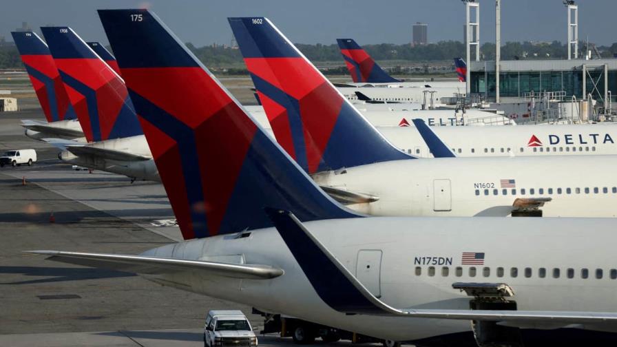 Arrestan a pasajero en vuelo de Delta que atacó a una auxiliar de vuelo