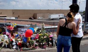 Recuerdan a las víctimas en el cuarto aniversario de la matanza en una tienda de El Paso