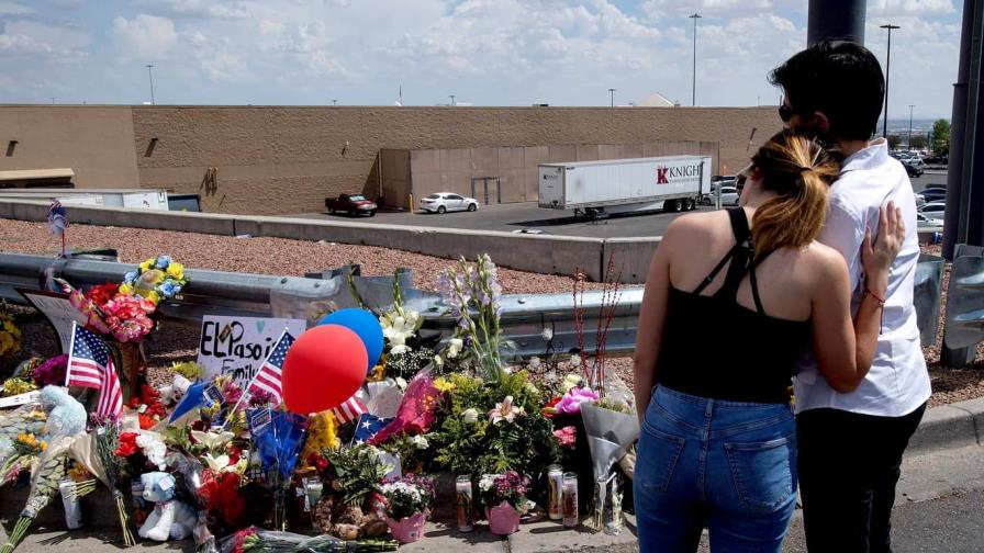 Recuerdan a las víctimas en el cuarto aniversario de la matanza en una tienda de El Paso
