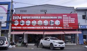 Cambian el nombre a ferretería en donde dominicana mató a un chino