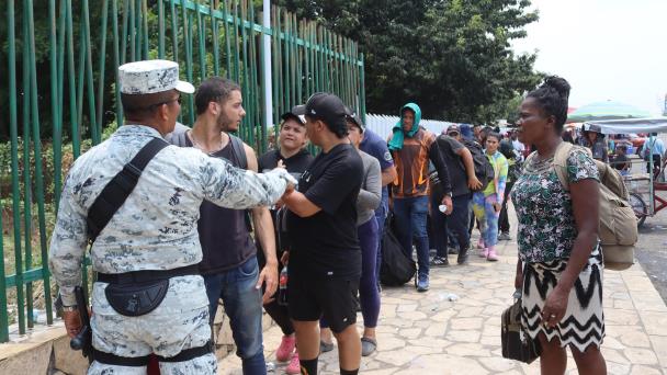 Corte de apelaciones permite mantener vigentes restricciones al asilo del gobierno de Biden