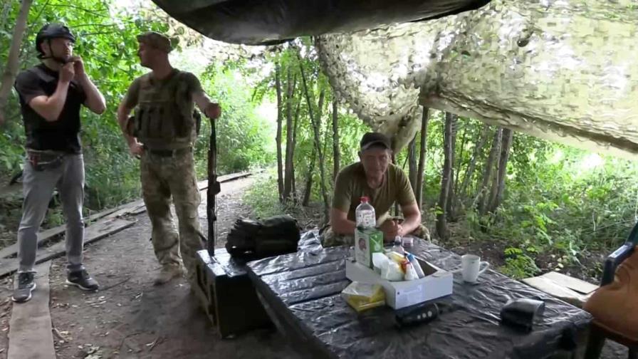 Gatos, rezos y camaradería: guerra de nervios en la frontera ucraniana con Rusia