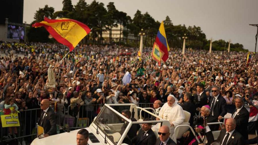Millón y medio de jóvenes, una multitud sin precedentes en Portugal, arropa al papa