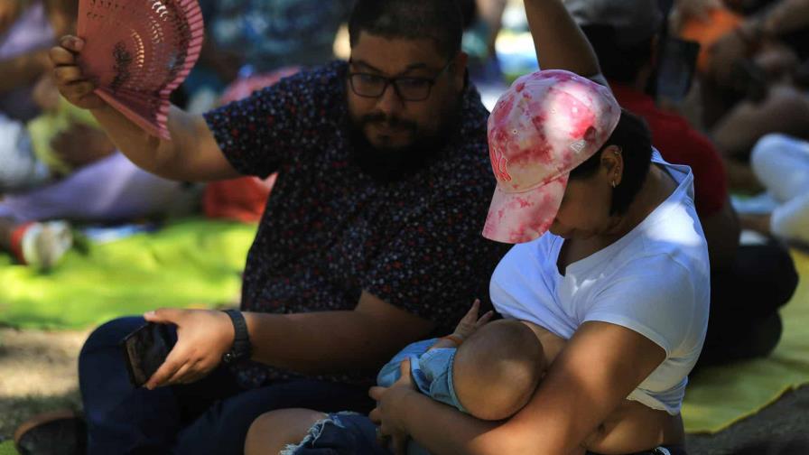 Cientos de mujeres en norte de México promueven la lactancia materna con Gran Tetada