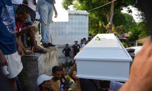Entre flores blancas y música de Tercer Cielo, sepultan los restos de la niña Willenni Lorenzo