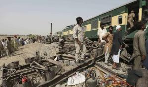 Al menos 30 muertos y 60 heridos por descarrilamiento de tren en Pakistán