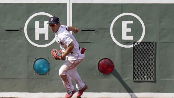 Schneider se luce al bate, Azulejos aplastan 13-1 a Medias Rojas y completan barrida