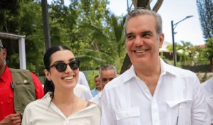 Abinader presume a su “muchachota” en las redes