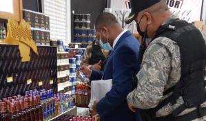 Arrestan a cuatro personas por venta y distribución de bebidas alcohólicas falsificadas