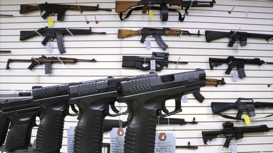 Illinois limitará la publicidad de armas de fuego en un intento por frenar los tiroteos masivos