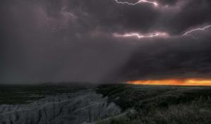 Tormentas fuertes amenazan el noreste de EE.UU. y el calor sigue abrasando el suroeste
