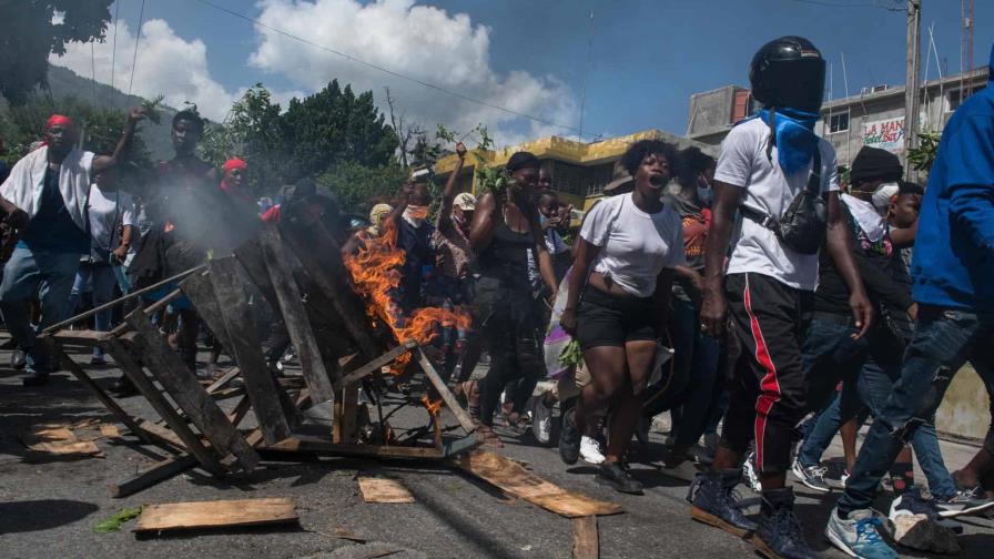 Miles de haitianos salen a la calle para protestar contra la inseguridad